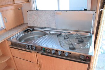 karavan obytný přívěs LMC LUXUS FAVORIT - 7