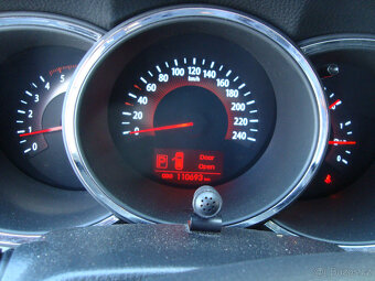 KIA Sorento 2.2 CRDI automat, pouze 110.700km - 7