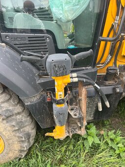 pronajem traktorbagru JCB 3 CX - 7