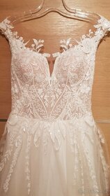 svatební šaty, ručně šité ve svatebním salónu - 7