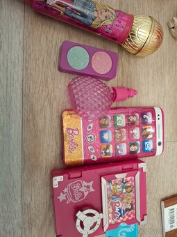 Rozkládací karavan, 30 příslušenství, 4 Barbie věci,časopisy - 7