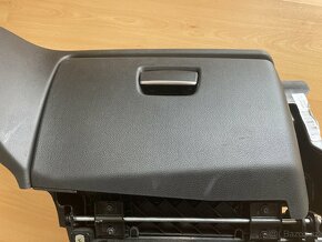Kastlík u spolujezdce BMW 1 (e87) - 7