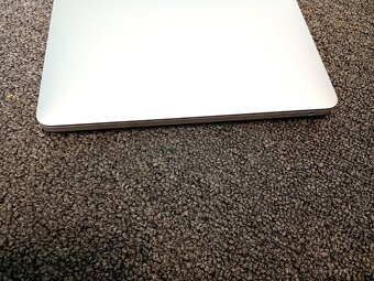 MacBook PRO 13 palců Apple M1 chip 8 GB RAM 256 ssd 120cykl - 7