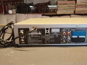 Philips DVDR3320V | Kombinovaný VHS / DVD rekordér - 7