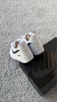 Nike Air Force 1 Low Supreme White Black - 7