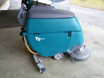 Podlahový mycí stroj Tennant T5 Disk 80 s vlastním pojezdem - 7