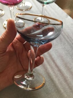 skleničky s barevnými kalichy - 7