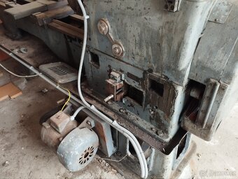 Prodám soustruh, točny průměr až 650mm. - 7