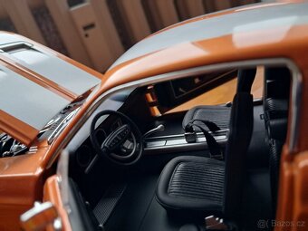 Model auta Ford Mustang GT Fastback, 1:18 - 7