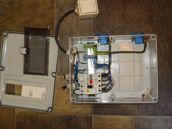 Rozvadec ( abb 12654 ) rozvodnice 1x chranic 2x jistic 2x za - 7