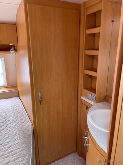 Prostorný rodinný karavan Eifelland Holiday, 3 palandy - 7