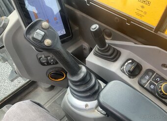 Prodám 5 tun. rýpadlo 2022 JCB 50 Z - 2 s hydraulickou svah. - 7