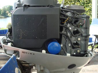 HONDA 25 HP čtyřtaktní závěsný motor - jako nový, ovládání ř - 7