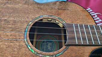 zánovní ukulele Flight Maia Baritone EQ-A Rosewood - 7