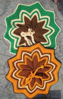 starý polštář nádobí lustr světlo židle hrneček talíř příbor - 7