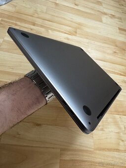MacBook Pro 13” 2019 Touch Bar – TOP stav - 7