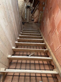 Betonové schodiště u Vás na stavbě - 7