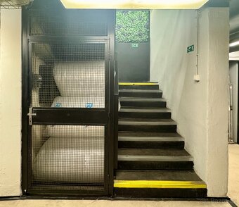 Pronájem obchodních prostor 387m2, bez provize RK - 7
