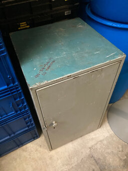 Trezor dvouplášťový starší s podstavcem za 3.000 kč - 7