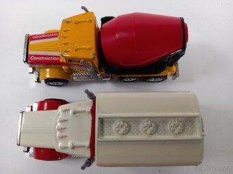 MATCHBOX - 1981 PETERBILT DOMIEŠAVAČ,1981 PETERBILT CISTERNA - 7