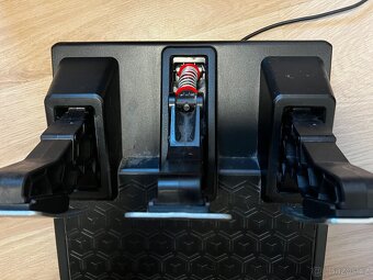 Thrustmaster T300 + pedály - 7