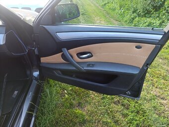 BMW E60 interiér - 7