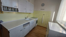 Prodej bytu 2+1 (50 m2) v opraveném domě v Praze 6 - 7