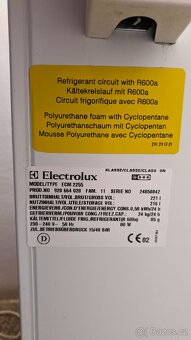 Pultový mrazák Electrolux 221l - 7