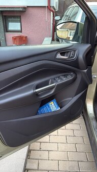 Ford Kuga 2.0 TDCi -Titanium/103 kW 4x4 Automat - 7