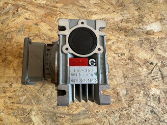 ELEKTROMOTOR S PREVODOVKOU 135 ot/min - 7