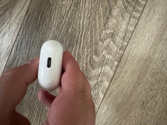 Apple AirPods 4 (bez ANC) - 7