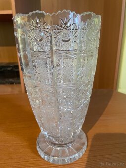 Broušená skleněná váza - 7