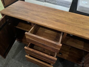 Krásná NOVÁ hnědá Komoda masivní Akácie 147cm - 7