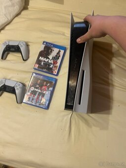 PS5 + 2 ovladače + 2 hry a Nintendo Switch OLED + Mario Kart - 7