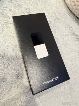 Samsung Galaxy Z Flip5 - 7