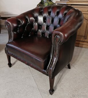 Chesterfield, kožená sedací souprava 2+1+1. - 7