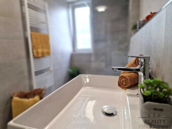 Pronájem novostavby bytu 2+kk, 67 m2, terasa 16 m2, garáž + - 7