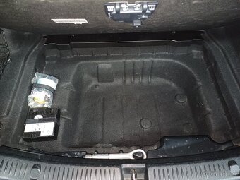 Mercedes E 200 d - 7