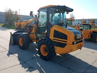 Kloubový nakladač JCB 407 AG - 7