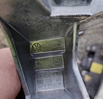 prodám loketku do VW Bory a Golfa 4 - 7