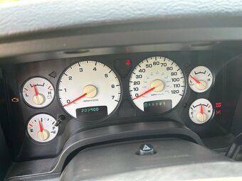 DODGE RAM 5.7 HEMI V8 4x4 - 7