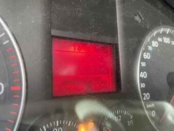 VW Touran 2.0 TDI DSG 7-míst 2004 - 7