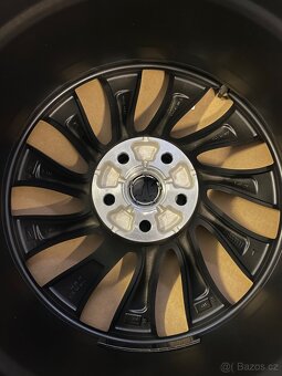 Original zimní Tesla Model 3 r20 + 235/35/20 100% - 7