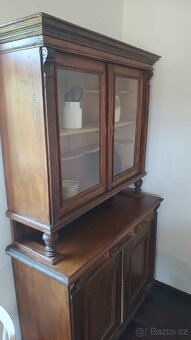 Starožitná kredenc - 7