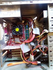 Prodám klasický stolní počítač PC AMD64 - 7