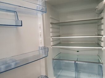 úsporná A+ lednice AEG s velkým mrazákem - 7