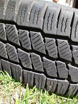 Prodám 1ks pneu goodride 215 65 R16c sw612 - 7