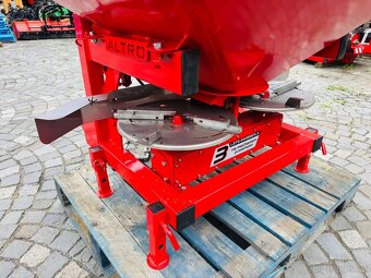 Rozmetadlo  hnojiv - 7