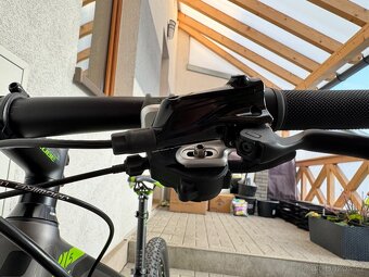 CUBE REACTION 27,5 lehčené 11,85Kg, CARBON, TOP STAV - 7