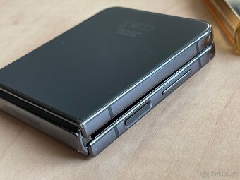 Samsung Galaxy Z Flip 4. 256Gb - 7